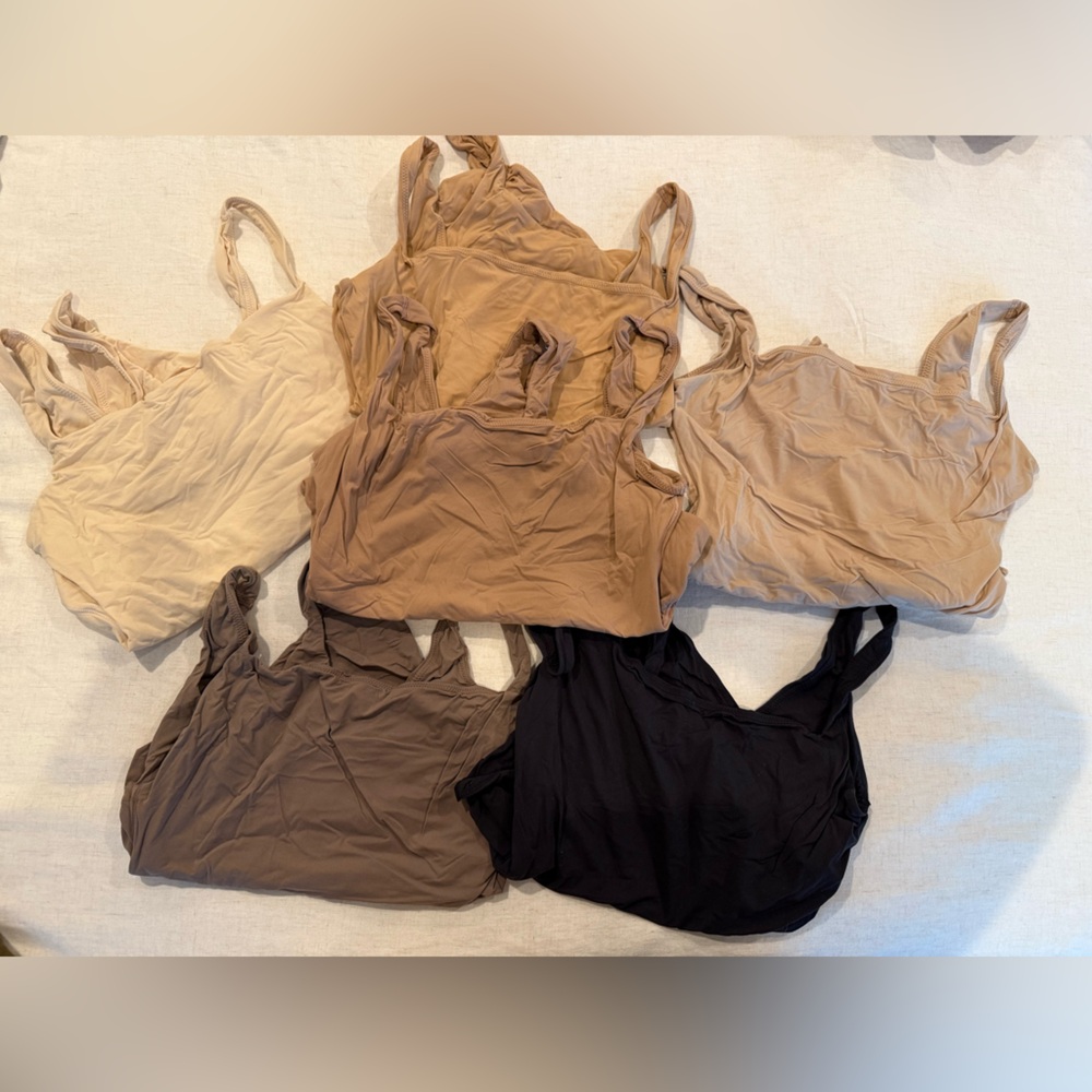 ✨BUNDLE✨ 6 Skims Fits Everybody Bodysuits size medium